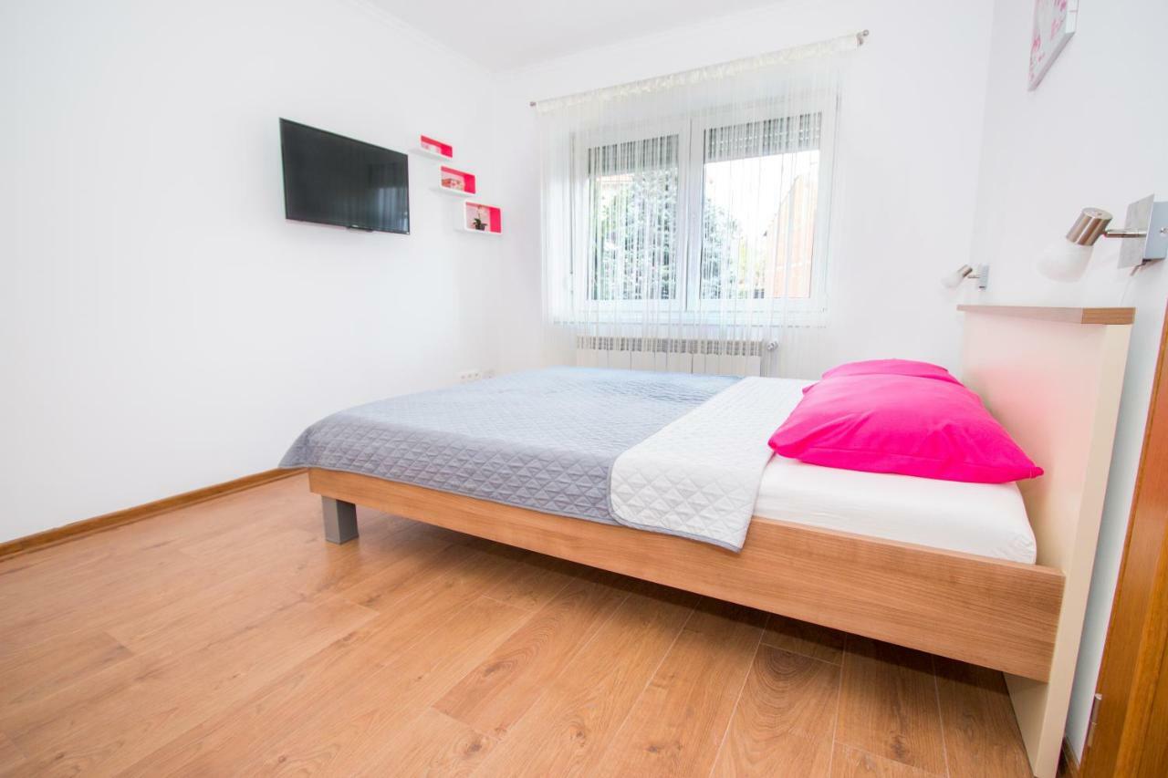 Nada Lägenhet Karlovac Exteriör bild